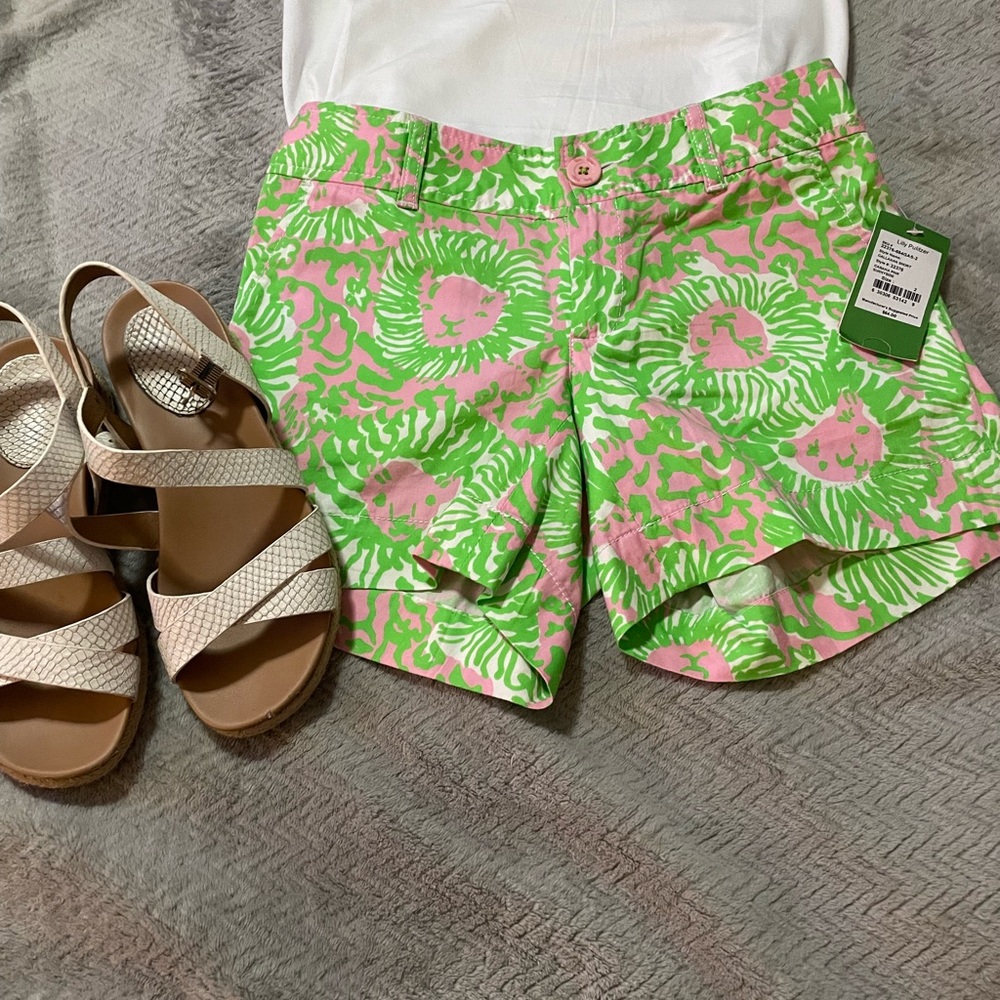 Lilly Pulitzer Pink and Green Shorts Vibrant Lion Design NWT.